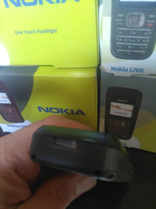 گوشی اصل تک سیم بدون دوربین موبایل نوکیا مدل Nokia 1200 ساده